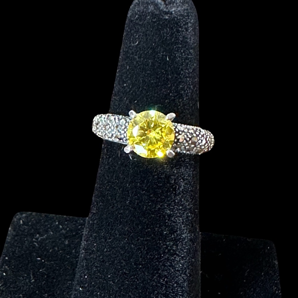 Dazzling Silver Ring with Yellow Gemstone